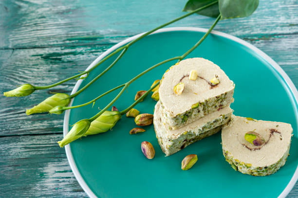 تصویر 1 از حلوا ارده مایع نرم مناسب ترکیب با نان داغ تازه